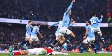 Manchester City beat Arsenal 2–1 to boost title chances