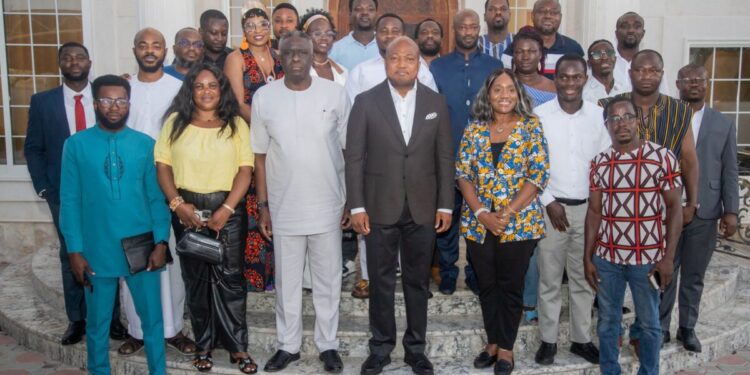 Foreign minister checks on injured Ghanaians in UAE amid conflict