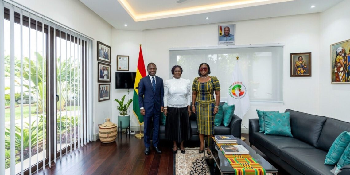 Vice president visits MahamaCares fund to review healthcare delivery efforts