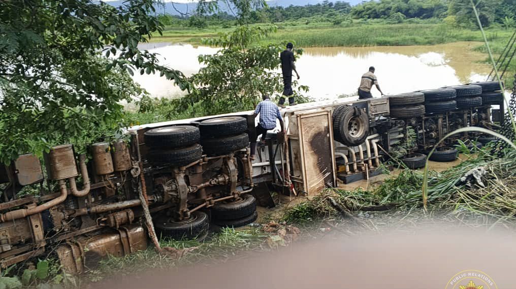 GNFS responds to overturned fuel tanker at Anyinam Railway Station