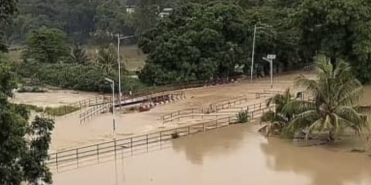 Heavy rainfall floods parts of KNUST, disrupts movement