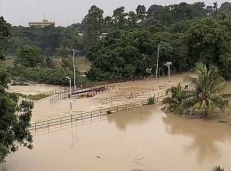 Heavy rainfall floods parts of KNUST, disrupts movement