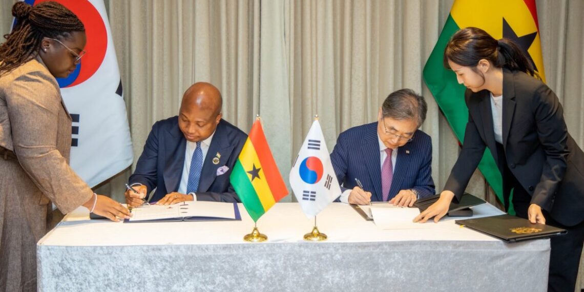 Ghana and South Korea sign a visa waiver agreement for diplomatic and service passport holders