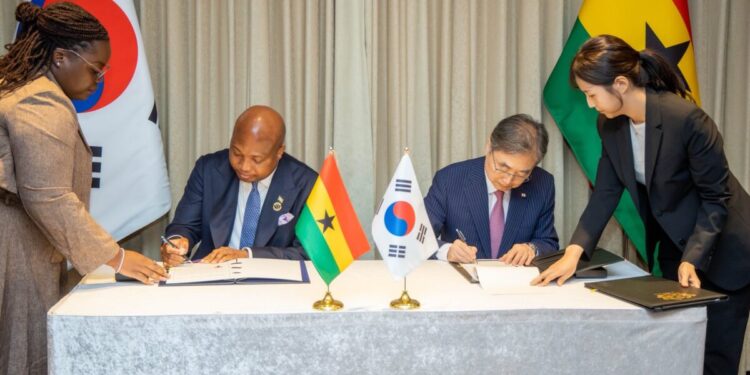 Ghana and South Korea sign a visa waiver agreement for diplomatic and service passport holders