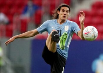 Cavani injury raises concerns ahead of Uruguay's World Cup opener