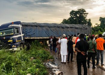 Police divert traffic after articulated truck blocks Accra-Kumasi Highway at Birimso Bridge
