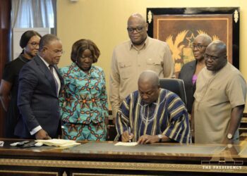 Mahama signs new GIPA Act to strengthen investment climate