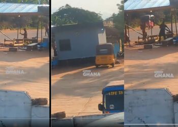 Tension in Sefwi Asawinso as youth destroy police barrier over alleged killing of a resident