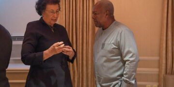Mahama holds bilateral talks with Suriname President