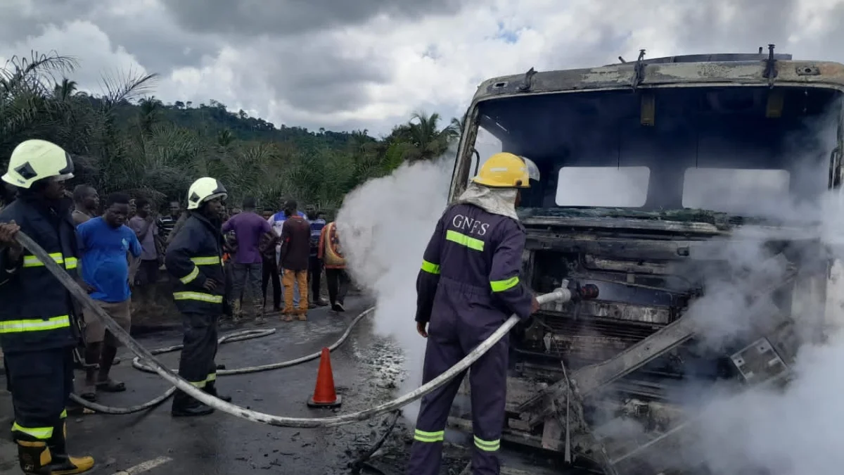 Fuel tanker catches fire on Tarkwa-Bogoso highway, no injuries reported: Ghana News