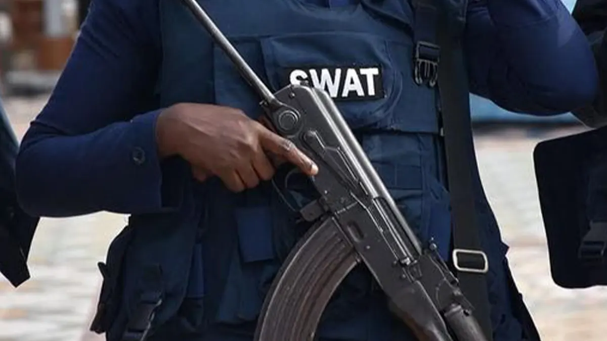 Police engages suspected armed robbers in gun battle