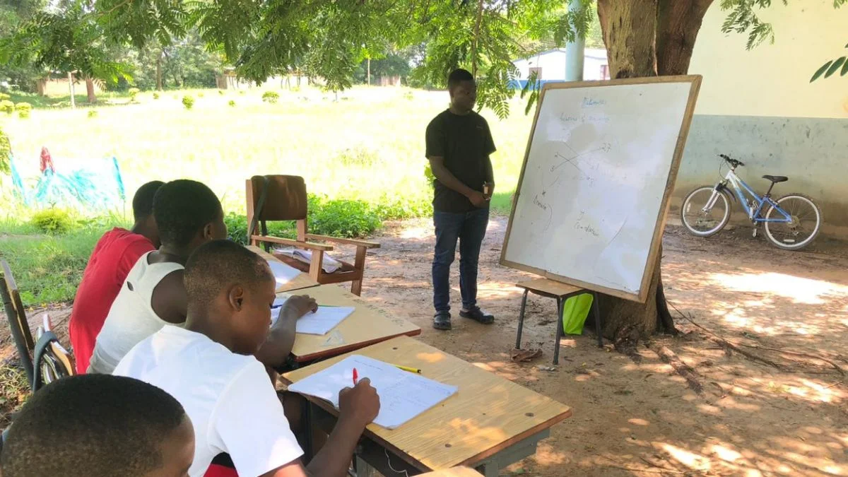 Volunteer teacher provides free tuition to flood-affected students in Volta Region: Ghana News