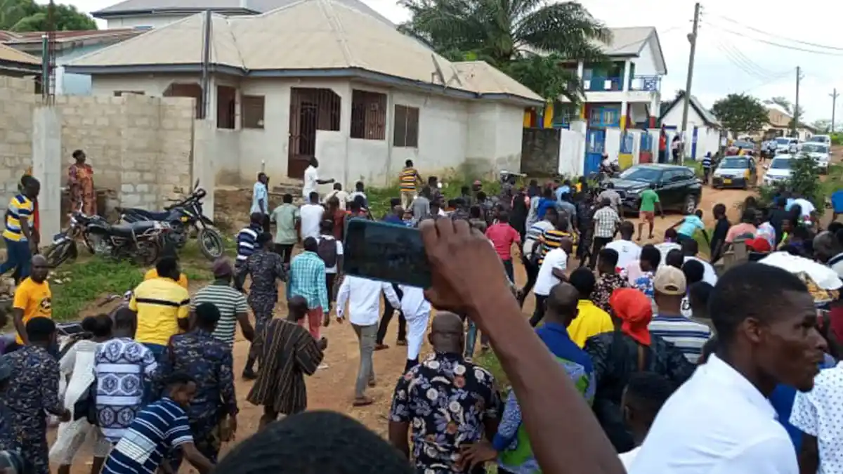 Assin Fosu - Police intervention prevents clashes at polling centre amidst gunshots
