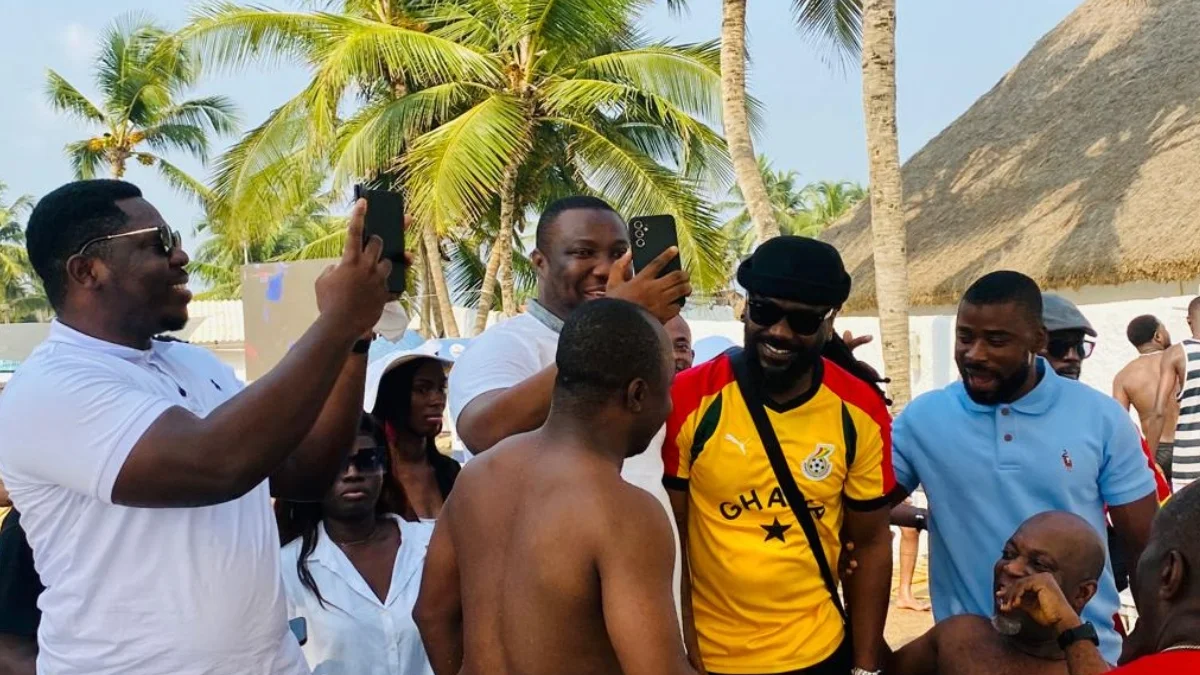 Samini shows solidarity as he joins Black Stars in Abidjan ahead of Match: Ghana News