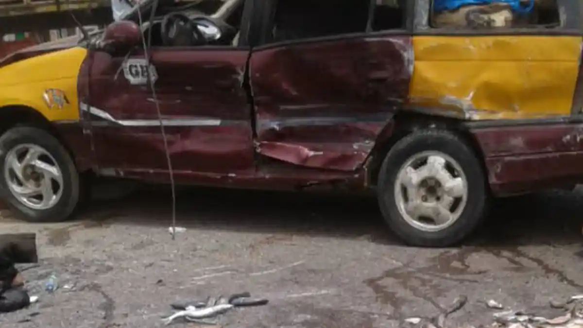 Cape Coast: Traffic light malfunction causes accident, 5 injured, including a baby