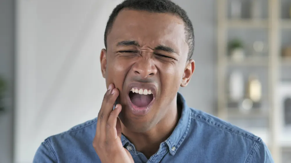 Warm salt water does not cure gum disease - Dentist 