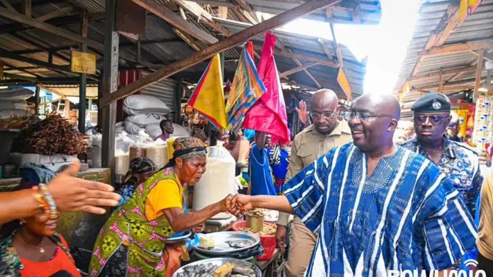 Vice President Bawumia donates GH₵200000 to support Madina Market fire victims