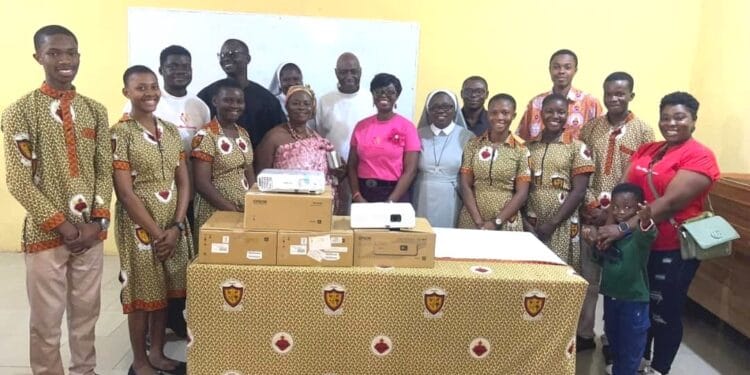 MagMina Foundation donates