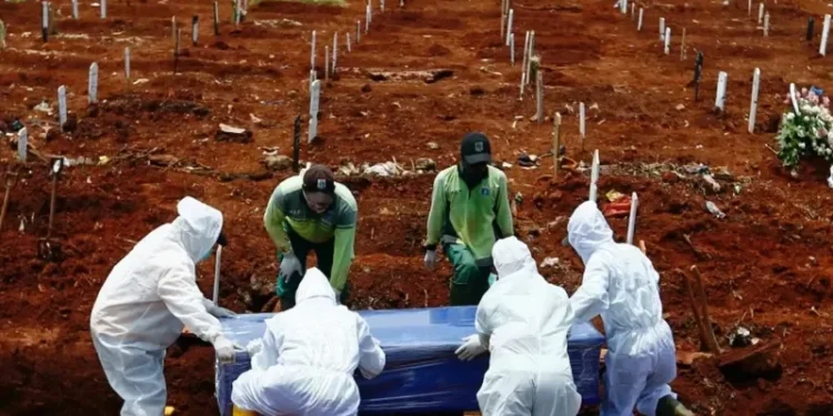 Ada East conducts mass burial for eight unidentified bodies after 15 years in mortuary