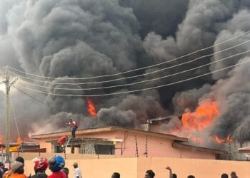 Fire destroys warehouse and six houses at Laterbiokorshie
