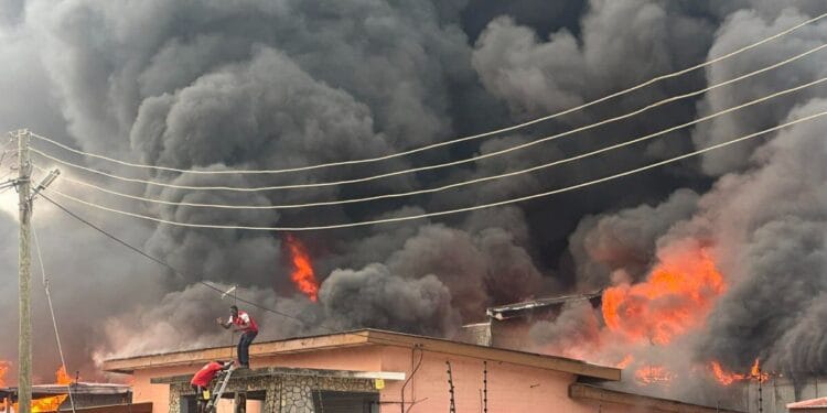 Fire destroys warehouse and six houses at Laterbiokorshie