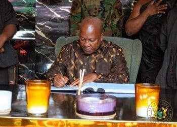 President Mahama Signs Condolence Book at Manhyia Palace