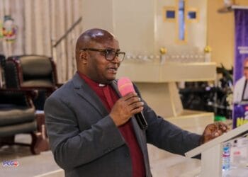 Dormaa Paramount Chief honours Rev. Dr Isaac Appiah for outstanding leadership at Dormaa Presbyterian Hospital