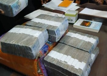 Police return GH¢85,000 found on Techiman–Kumasi Highway to owner